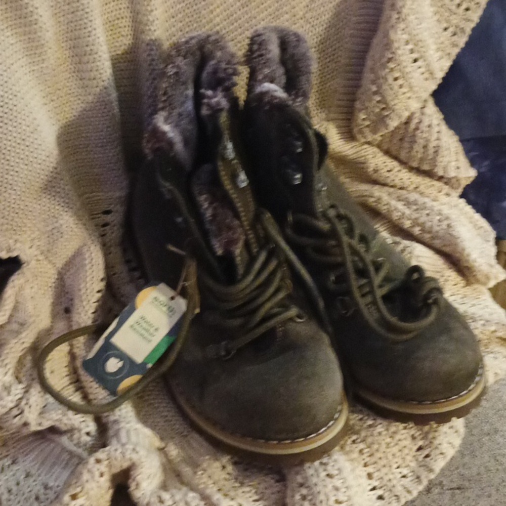 NEW dark Olive/Earth Ranger Acadia Suede Water Resistant Boot/Women Size 9